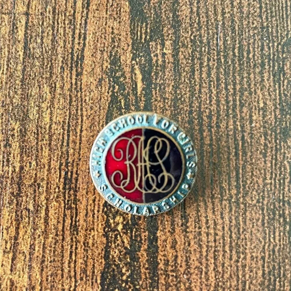 Vintage Pin Lot Ursinus College Red Cross DAR Enamel Pins - Picture 7 of 10